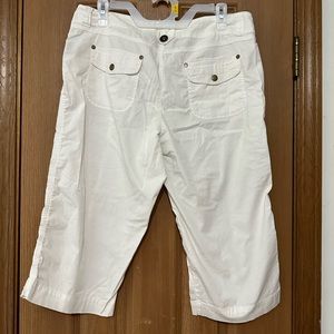 Khaki’s and Company Capri 12